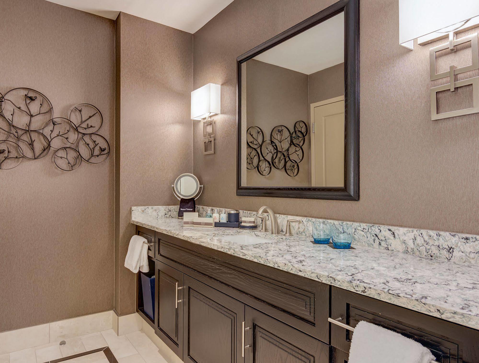 The Tennessean Personal Luxury Hotel Knoxville Exterior photo